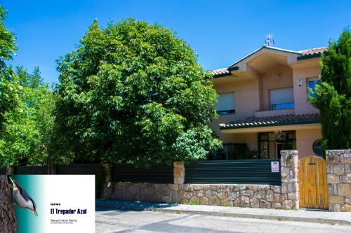  Casa Rural El Trepador Azul Futbolín Barbacoa 8 personas in 28490 Becerril de la Sierra
