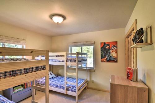 Refined Fairplay Family Retreat with Deck and Grill - image 3