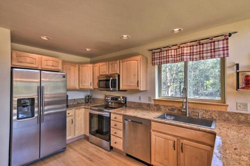 Refined Fairplay Family Retreat with Deck and Grill - image 8