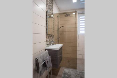 Luxurious apartment near gorgeous oak park