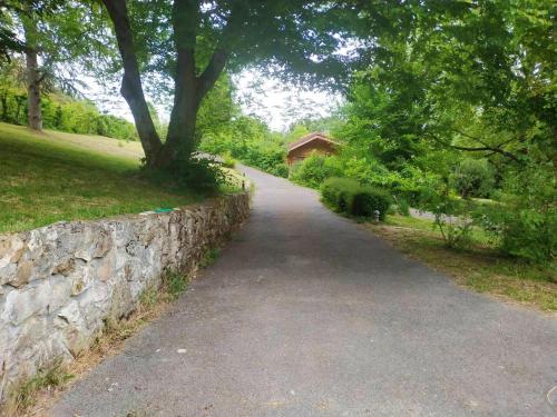 Chalet d'une chambre avec piscine partagee sauna et jardin clos a Louatre