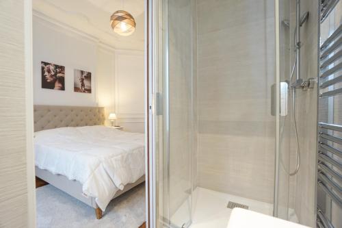 MODERN flat close to the EIFFEL TOWER - image 9