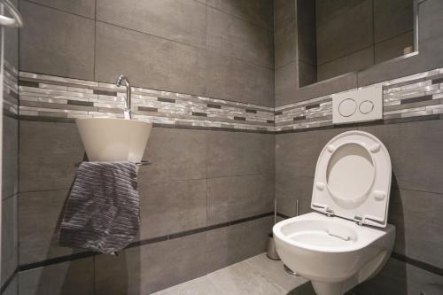 MODERN flat close to the EIFFEL TOWER - image 2