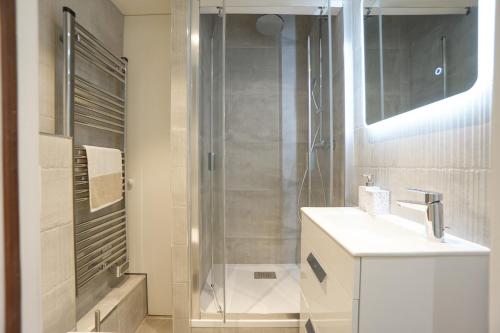 MODERN flat close to the EIFFEL TOWER - image 2