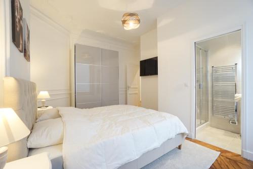 MODERN flat close to the EIFFEL TOWER - image 3