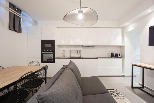 MODERN flat close to the EIFFEL TOWER - image 12