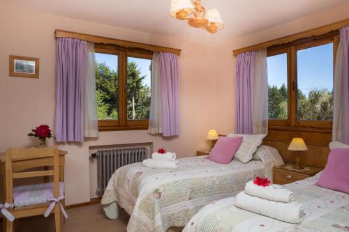 Double or Twin Room image 7