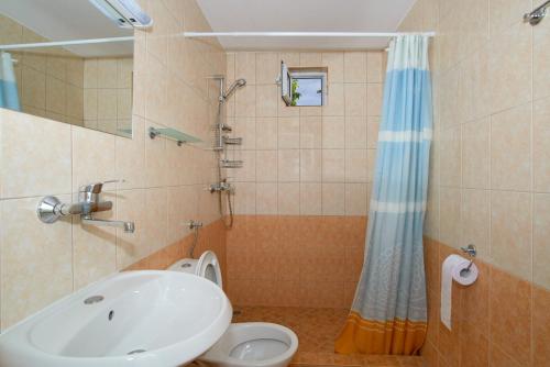 Villa Magnolia with pool - image 4