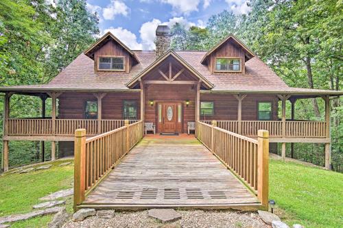 Spacious and Secluded Cabin 25 Mi to Bentonville!