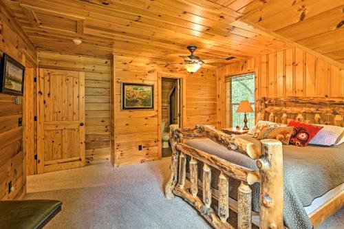 Spacious and Secluded Cabin 25 Mi to Bentonville!