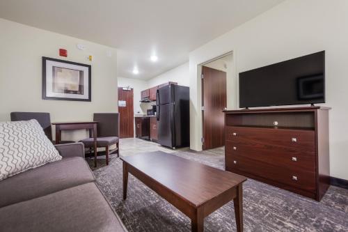 1 king bed, 1 sofa bed