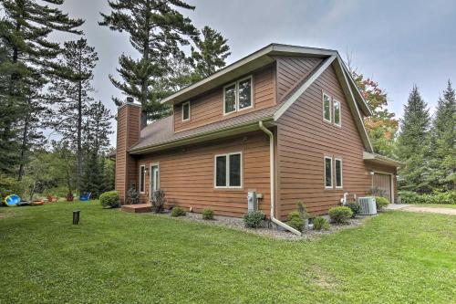 Cozy Eagle River Home with Paddleboard and 2 Kayaks!