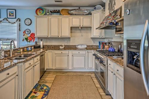 Family Beach Home Walk to N Litchfield Beach in Pawleys Island, USA