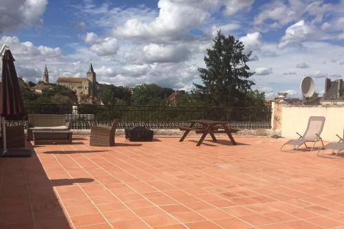 2 bed apartment fantastic roof terrace-town centre