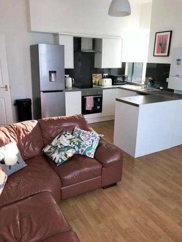 A modern 2 bedroom apartment close to the city centre
