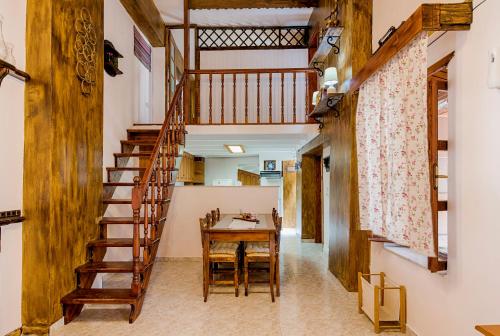 Hara's Traditional Detached House in Malona 4