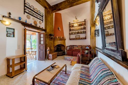 Hara's Traditional Detached House in Malona 5