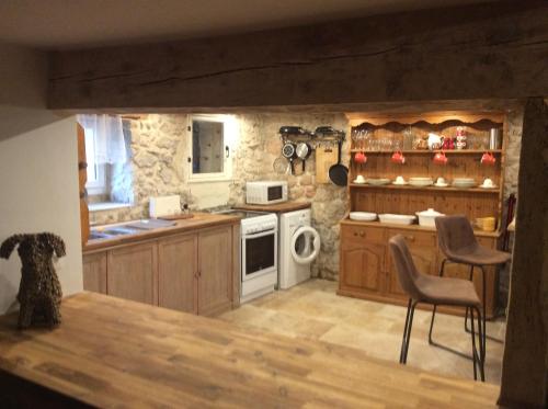 Bourret Bas character gite with hot tub and pool gîte à louer Clermont-Dessous