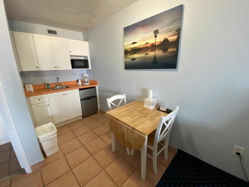 Coral Sands Inn & Seaside Cottages