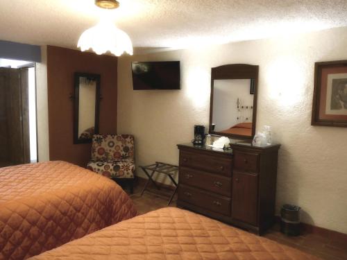 Double Room with Two Double Beds image 10