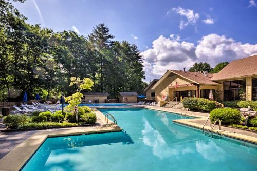 Blue Ridge Mtn Escape Home with Deck and Fire Pit! in Sapphire, USA
