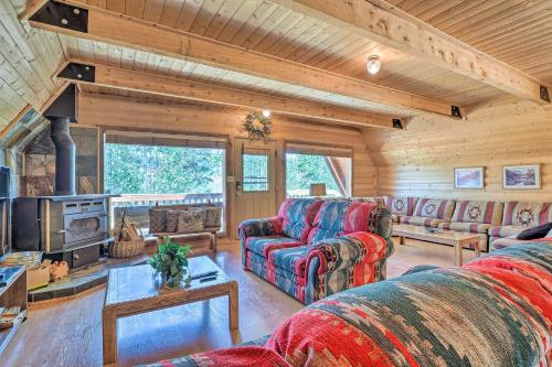 Duck Creek Village Cabin, Walk to Dining and Lake