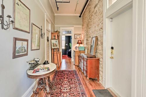 Chic Historic Granbury Apt Seen on Cash Pad! - image 7