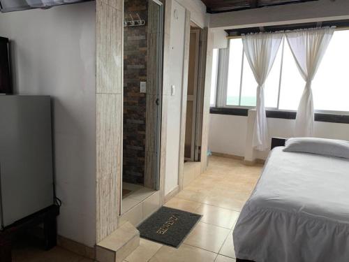 1 double bed, 2 twin beds