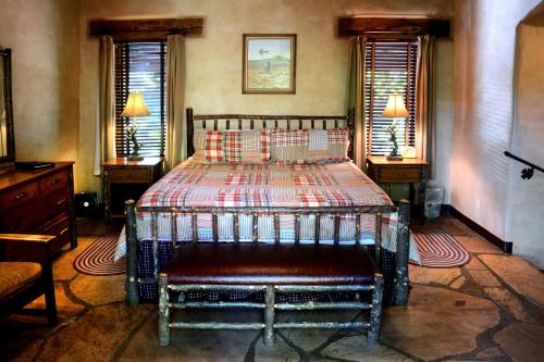 El Portal Sedona Hotel El Portal Sedona Hotel is perfectly located for both business and leisure guests in Sedona (AZ). The property offers guests a range of services and amenities designed to provide comfort and convenienc