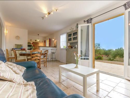 Detached holiday home near the truffle capital of Aups with a shared swimming pool - image 7
