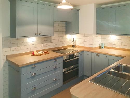 Quarterdeck Kingsbridge - image 8