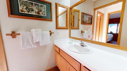 Snowcreek III #448 condo