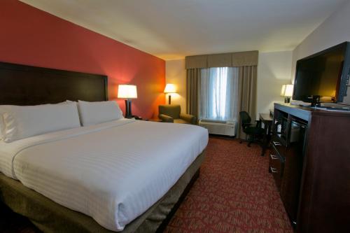 Holiday Inn Express Hotel And Suites Brookhaven