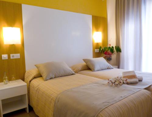 Hostal Ciutadella Stop at Hostal Ciutadella to discover the wonders of Ciudadela. Offering a variety of facilities and services, the hotel provides all you need for a good nights sleep. Luggage storage, airport transf
