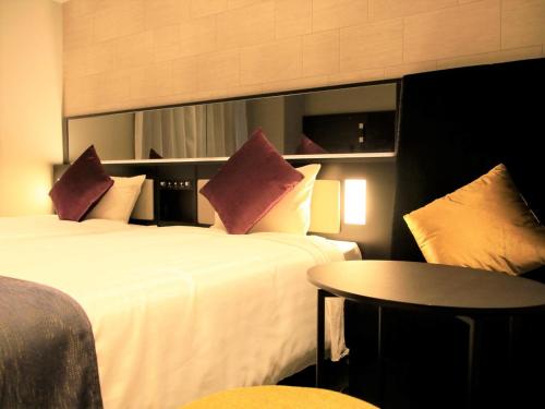 Standard Twin Room image 3