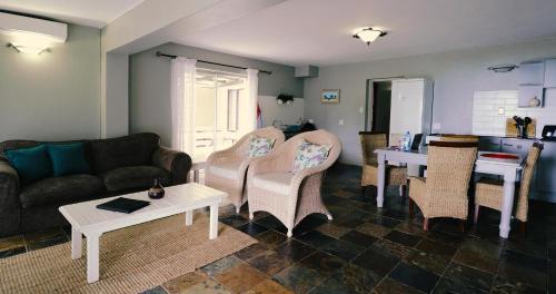 Sea Whisper Guest House & Self Catering in Jeffreys Bay
