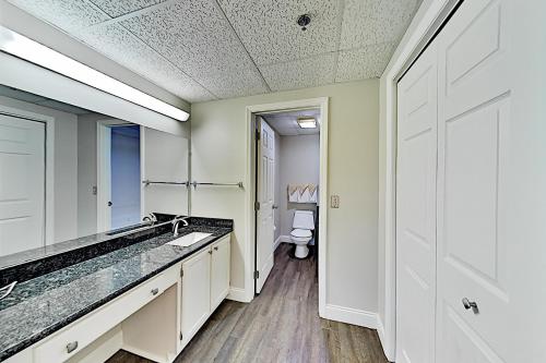Corner Unit with Pool & Superb River Views condo - image 6