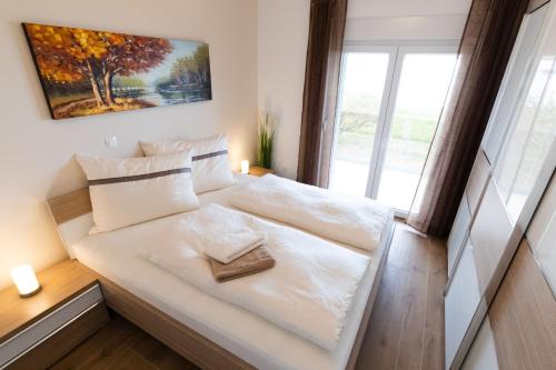Crowonder Beachfront Reiterer Villa V2 - main image