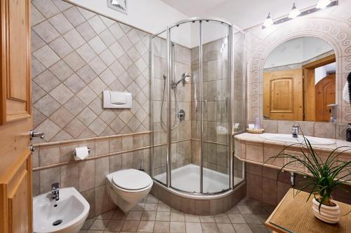 Bathroom, Hotel Walther v.d. Vogelweide Superior in Chiusa