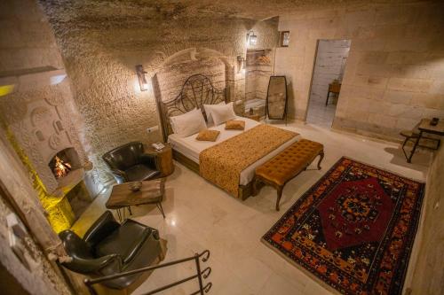 Divan Cave House