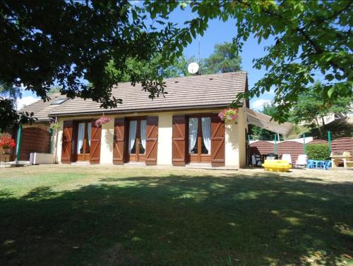 . Maison confortable sur jardin clôturé à Marcillac-la-Croisille