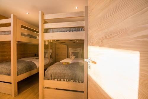 5 bedrooms, 7 beds
