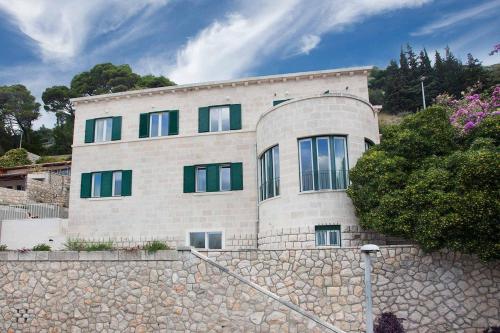 Five-Bedroom Villa image 6