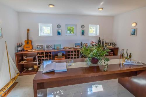 Villa Krk Deluxe Amazing Luxurious 5 Bedroom Villa Tennis Court Hot Tub - image 3