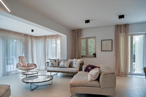 Villa Sumartin Selca stunning luxurious frontline 7 bedrooms villa amazing sea-views - main image