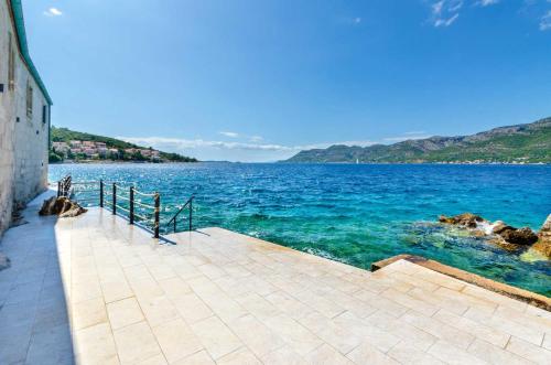 Villa Samostan Prestige - 4 Bedroom Villa - Stunning Sea Views - Jacuzzi - Gym Makarska