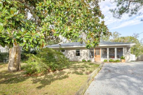 Cottage Off Center - image 2