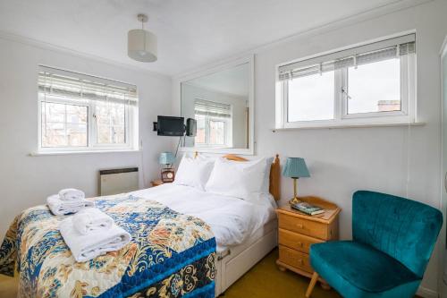 Exclusive Home in Acton by UnderTheDoormat - image 10