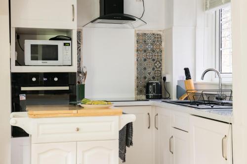 Exclusive Home in Acton by UnderTheDoormat - image 7