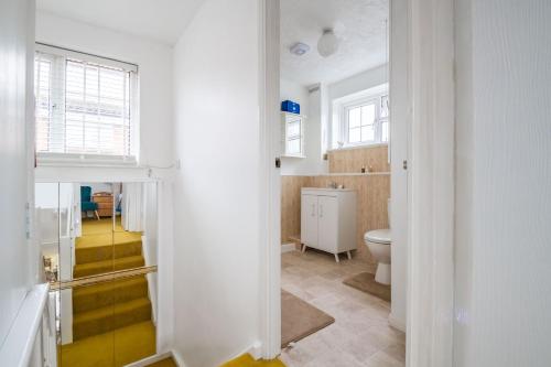 Exclusive Home in Acton by UnderTheDoormat - image 12